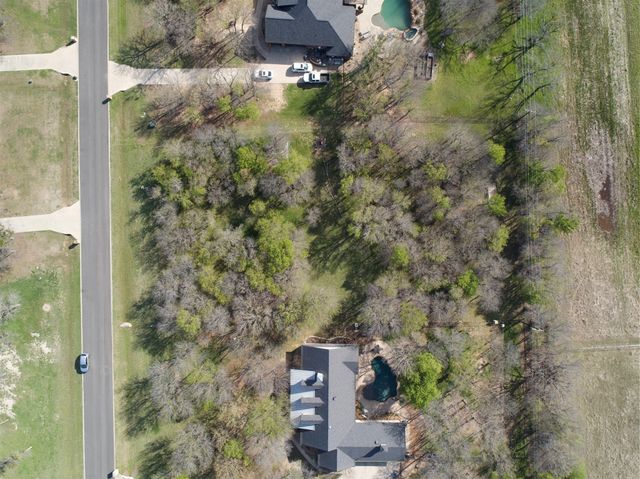 352 Sugartree Circle, Lipan, TX 76462