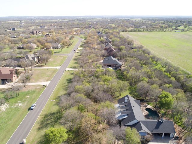 352 Sugartree Circle, Lipan, TX 76462