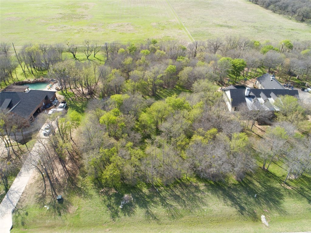 352 Sugartree Circle, Lipan, TX 76462