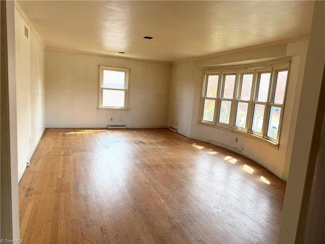 2914 CORNWALLIS Drive W, Greensboro, NC 27408