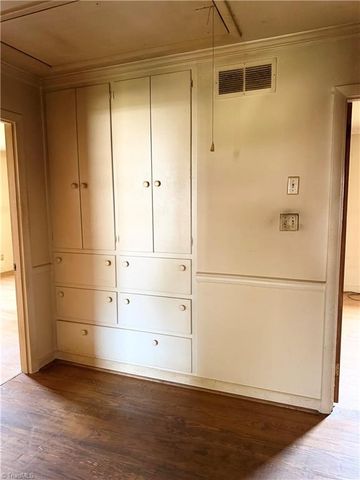 2914 CORNWALLIS Drive W, Greensboro, NC 27408