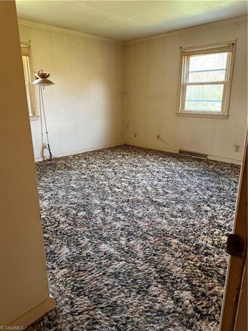 2914 CORNWALLIS Drive W, Greensboro, NC 27408