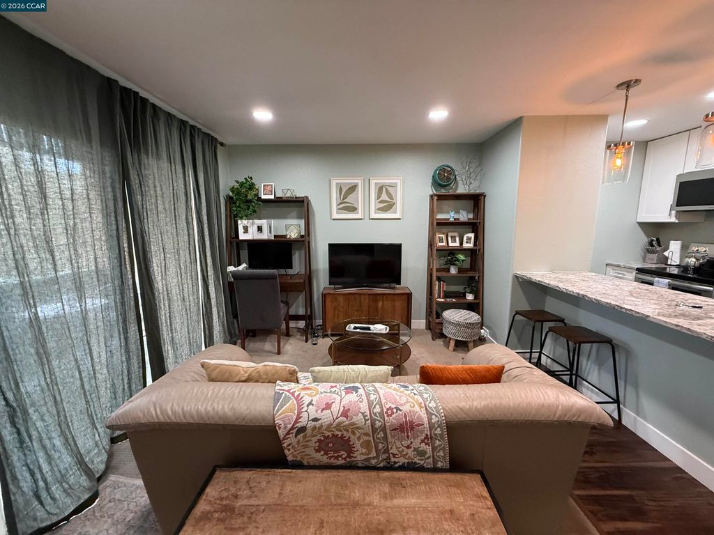 1246 Walker Ave 206, Walnut Creek, CA 94596