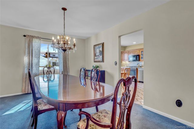 10 Dale Court, Massapequa, NY 11758