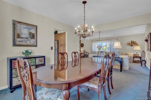 10 Dale Court, Massapequa, NY 11758