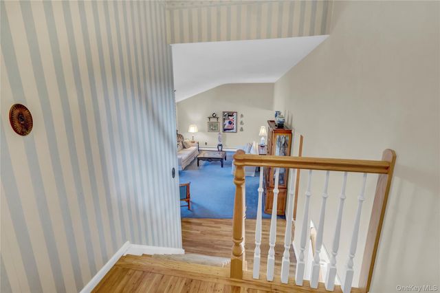 10 Dale Court, Massapequa, NY 11758