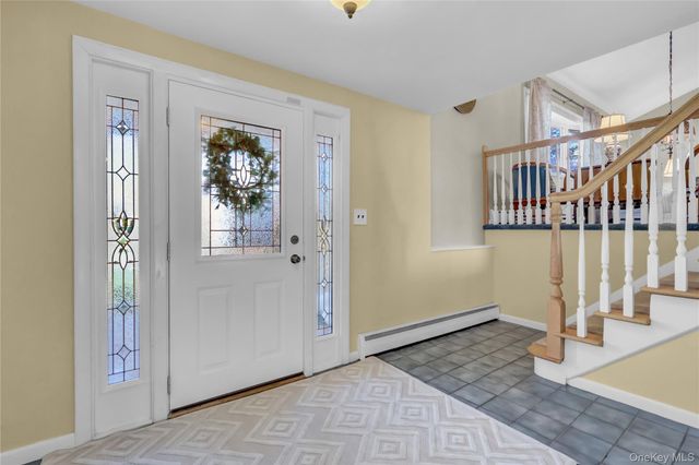 10 Dale Court, Massapequa, NY 11758