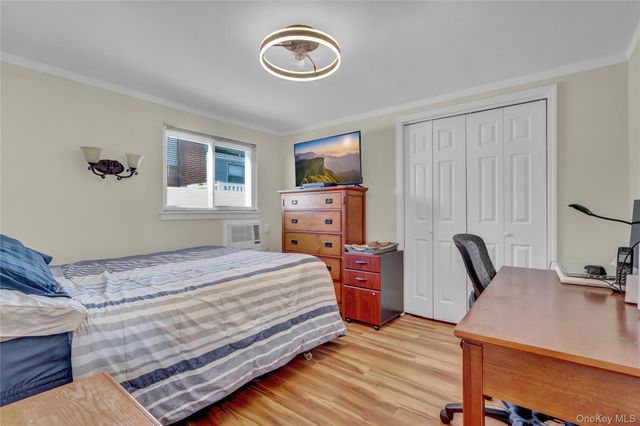 10 Dale Court, Massapequa, NY 11758