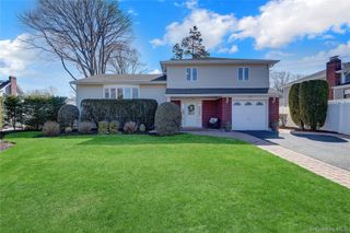 10 Dale Court, Massapequa, NY 11758