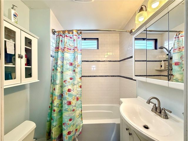 5 Byrnes Street, Newport, RI 02840