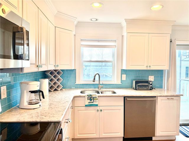 5 Byrnes Street, Newport, RI 02840