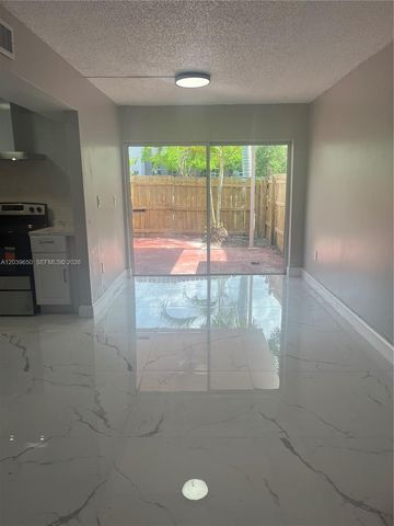 5909 SW 36th Ct 14, Davie, FL 33314