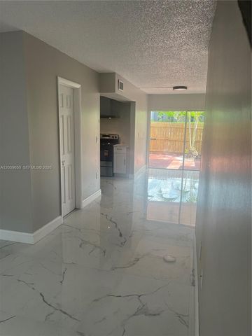 5909 SW 36th Ct 14, Davie, FL 33314