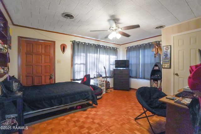 7516 Loreauville Road, New Iberia, LA 70563