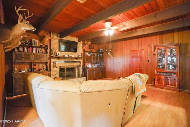 7516 Loreauville Road, New Iberia, LA 70563