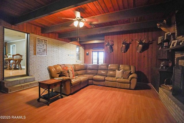 7516 Loreauville Road, New Iberia, LA 70563