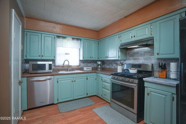 7516 Loreauville Road, New Iberia, LA 70563