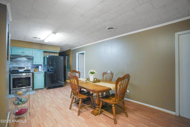 7516 Loreauville Road, New Iberia, LA 70563