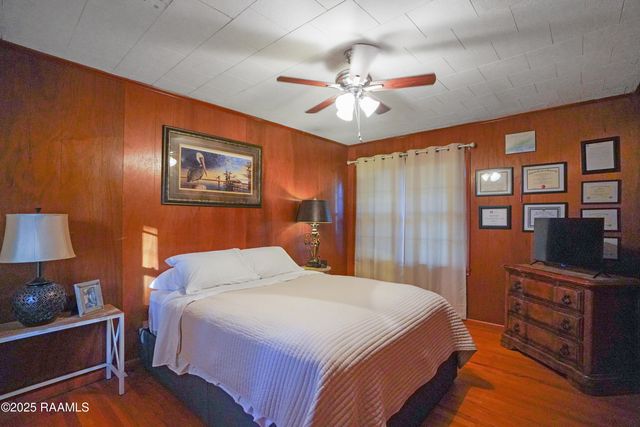 7516 Loreauville Road, New Iberia, LA 70563