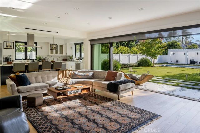 4637 Morella Avenue, Valley Village, CA 91607