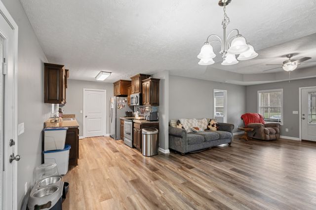 72 Leo Whitley Rd, Lafayette, TN 37083