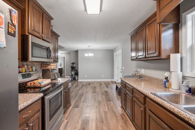 72 Leo Whitley Rd, Lafayette, TN 37083