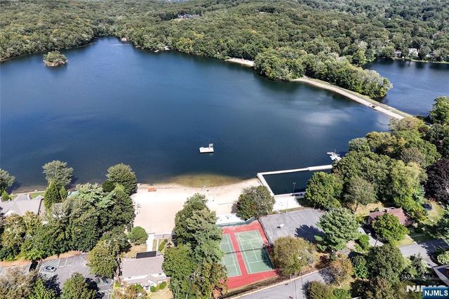 49 Fayson Lakes Road, Kinnelon Borough, NJ 07405