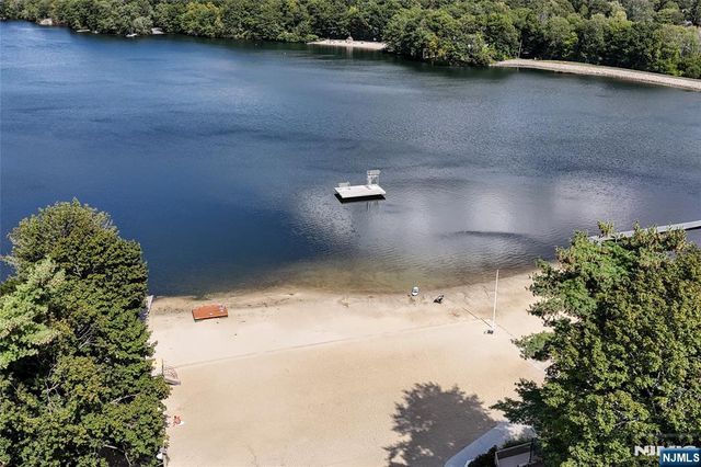 49 Fayson Lakes Road, Kinnelon Borough, NJ 07405