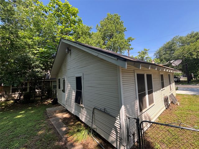 327 Egan Street, Denton, TX 76201