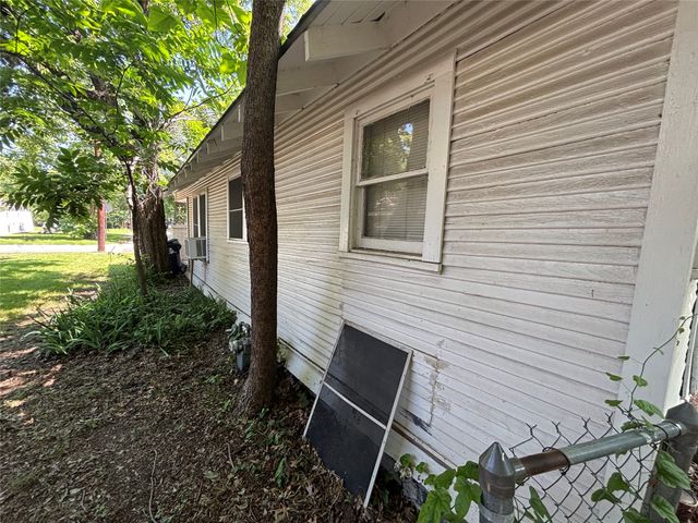 327 Egan Street, Denton, TX 76201