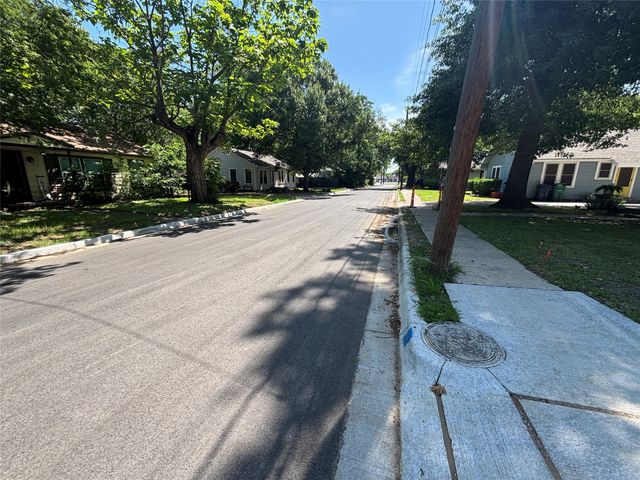 327 Egan Street, Denton, TX 76201
