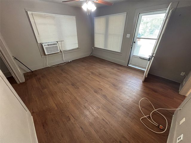 327 Egan Street, Denton, TX 76201