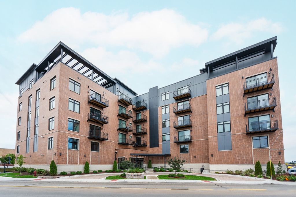 546 Green Bay Road 305, Highwood, IL 60040