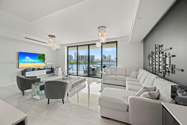 3300 NE 188th Street 414, Aventura, FL 33180