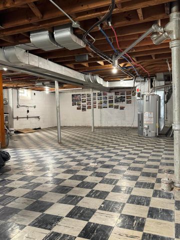 6720 Asbury Park, Detroit, MI 48228