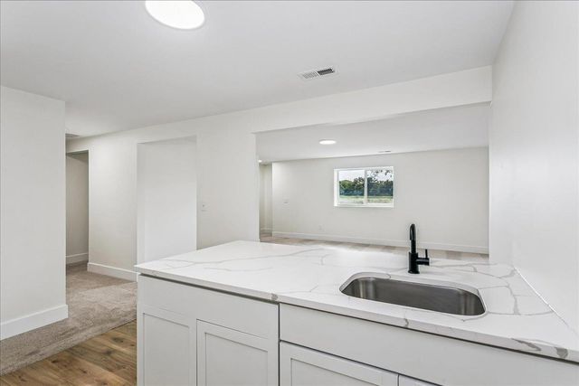 1201 N Oak Ridge St, Goddard, KS 67052