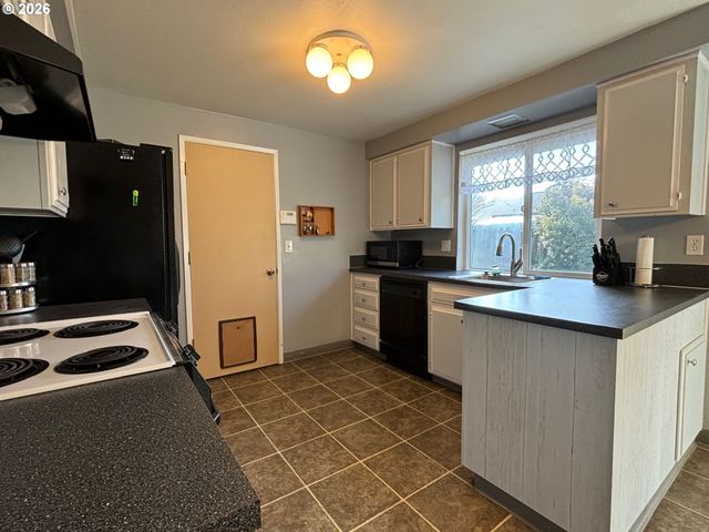 2516 Sw 23RD St, Troutdale, OR 97060