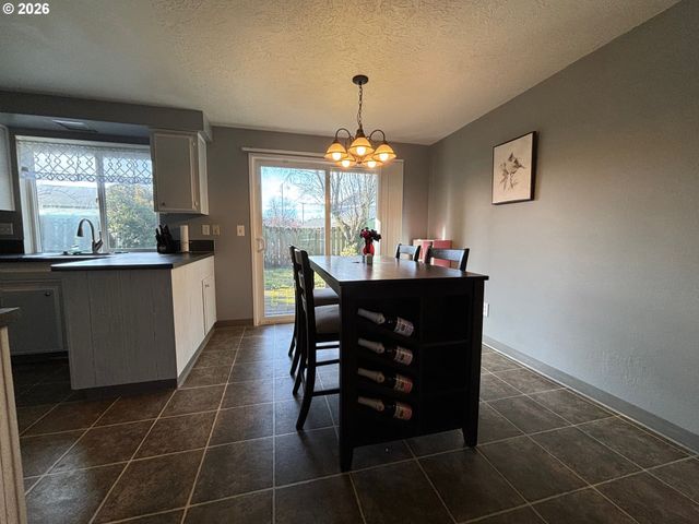 2516 Sw 23RD St, Troutdale, OR 97060