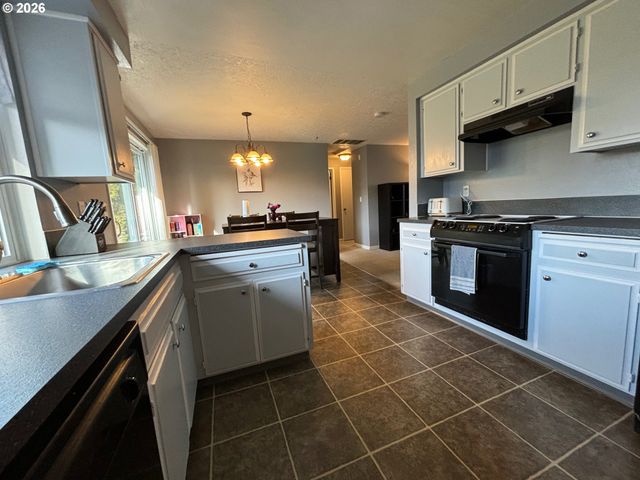 2516 Sw 23RD St, Troutdale, OR 97060