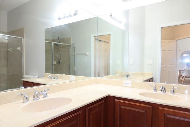 8526 SANDPIPER RIDGE AVENUE, Tampa, FL 33647