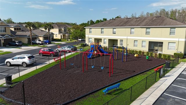 8526 SANDPIPER RIDGE AVENUE, Tampa, FL 33647