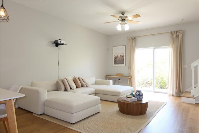 8526 SANDPIPER RIDGE AVENUE, Tampa, FL 33647