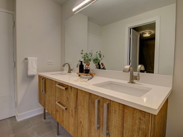 2970 N Lake Shore Drive 4D-4E, Chicago, IL 60657