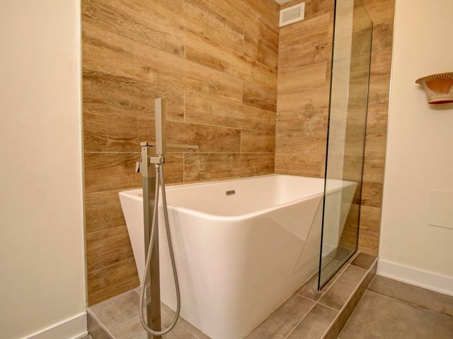 2970 N Lake Shore Drive 4D-4E, Chicago, IL 60657