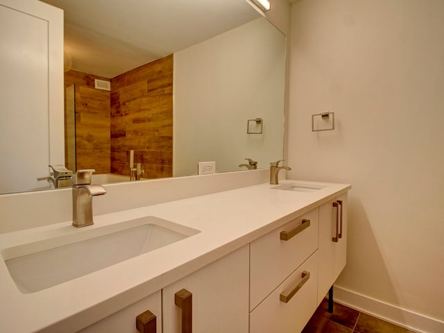 2970 N Lake Shore Drive 4D-4E, Chicago, IL 60657