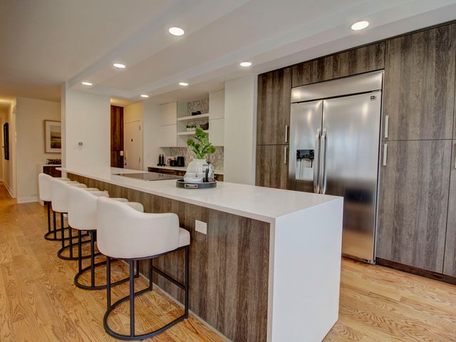 2970 N Lake Shore Drive 4D-4E, Chicago, IL 60657