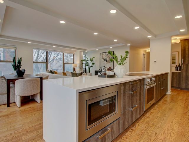 2970 N Lake Shore Drive 4D-4E, Chicago, IL 60657