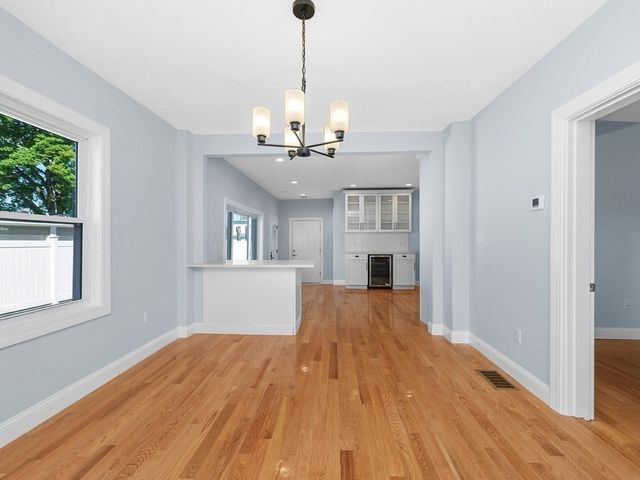 28 Ash Street 1, Waltham, MA 02453