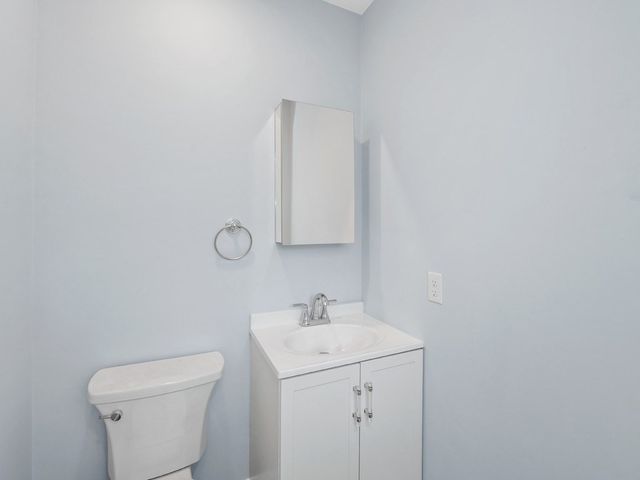 28 Ash Street 1, Waltham, MA 02453