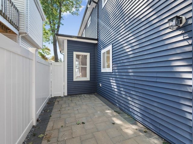 28 Ash Street 1, Waltham, MA 02453